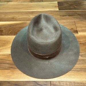 Brand new Janessa Leone wool hat